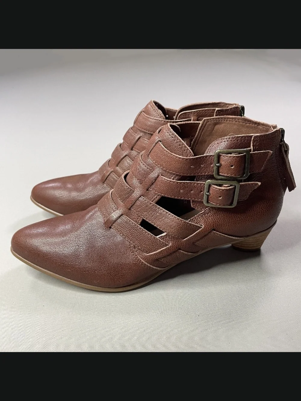 Clarks mena shoes